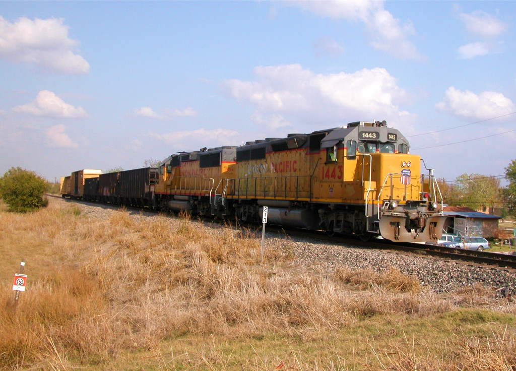 UP 1443  14Nov2011  SB approaching McCarty Lane